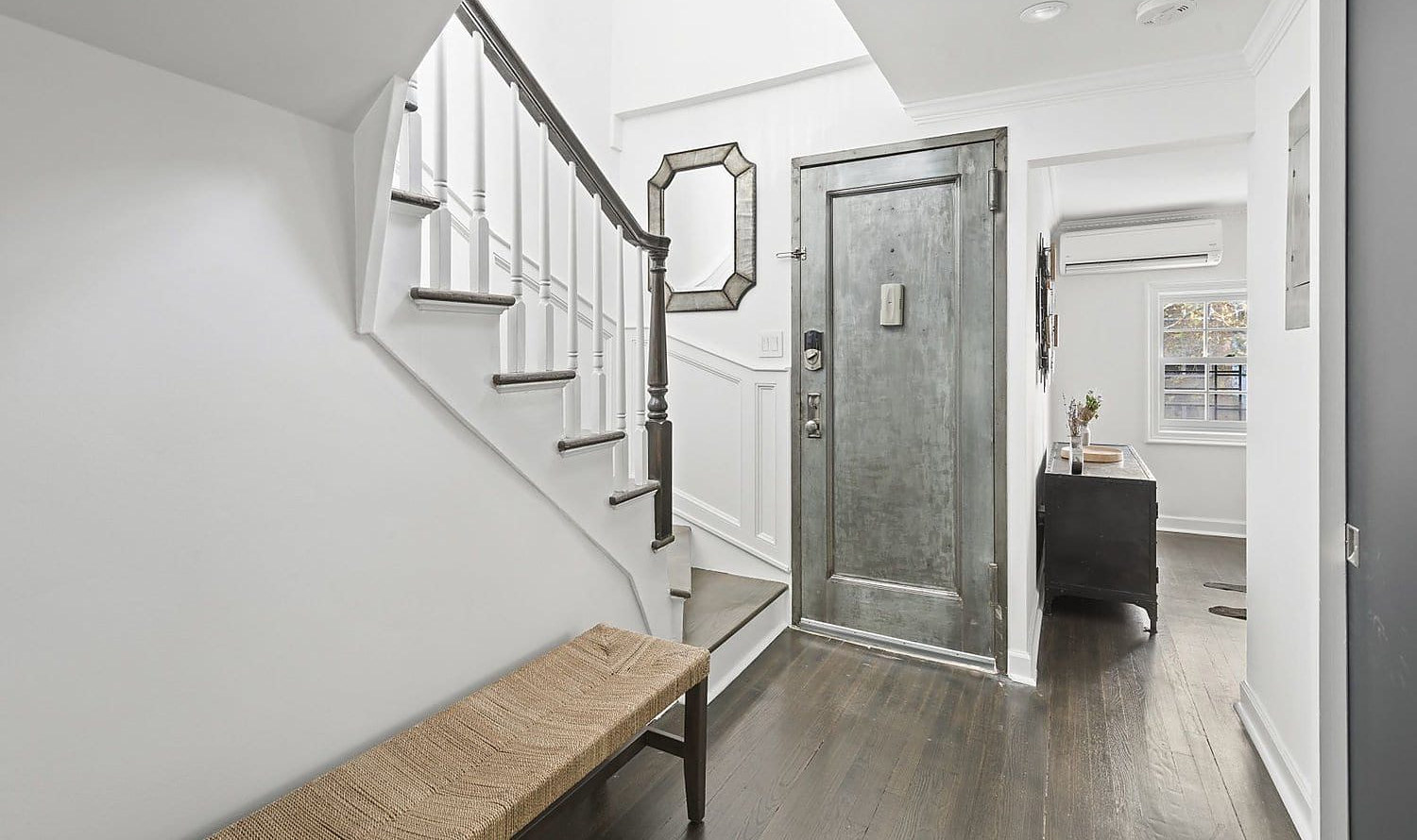 Chelsea Townhouse, residential interior in Manhattan built by AIK Renovations, New York general contractor (photo 5 of 5)
