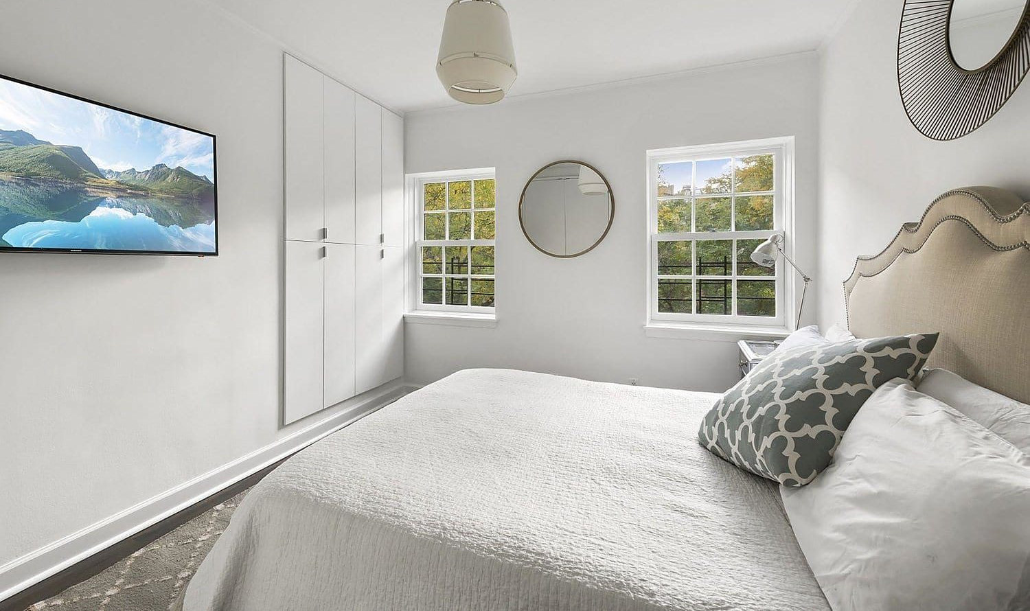 Chelsea Townhouse, residential interior in Manhattan built by AIK Renovations, New York general contractor (photo 4 of 5)