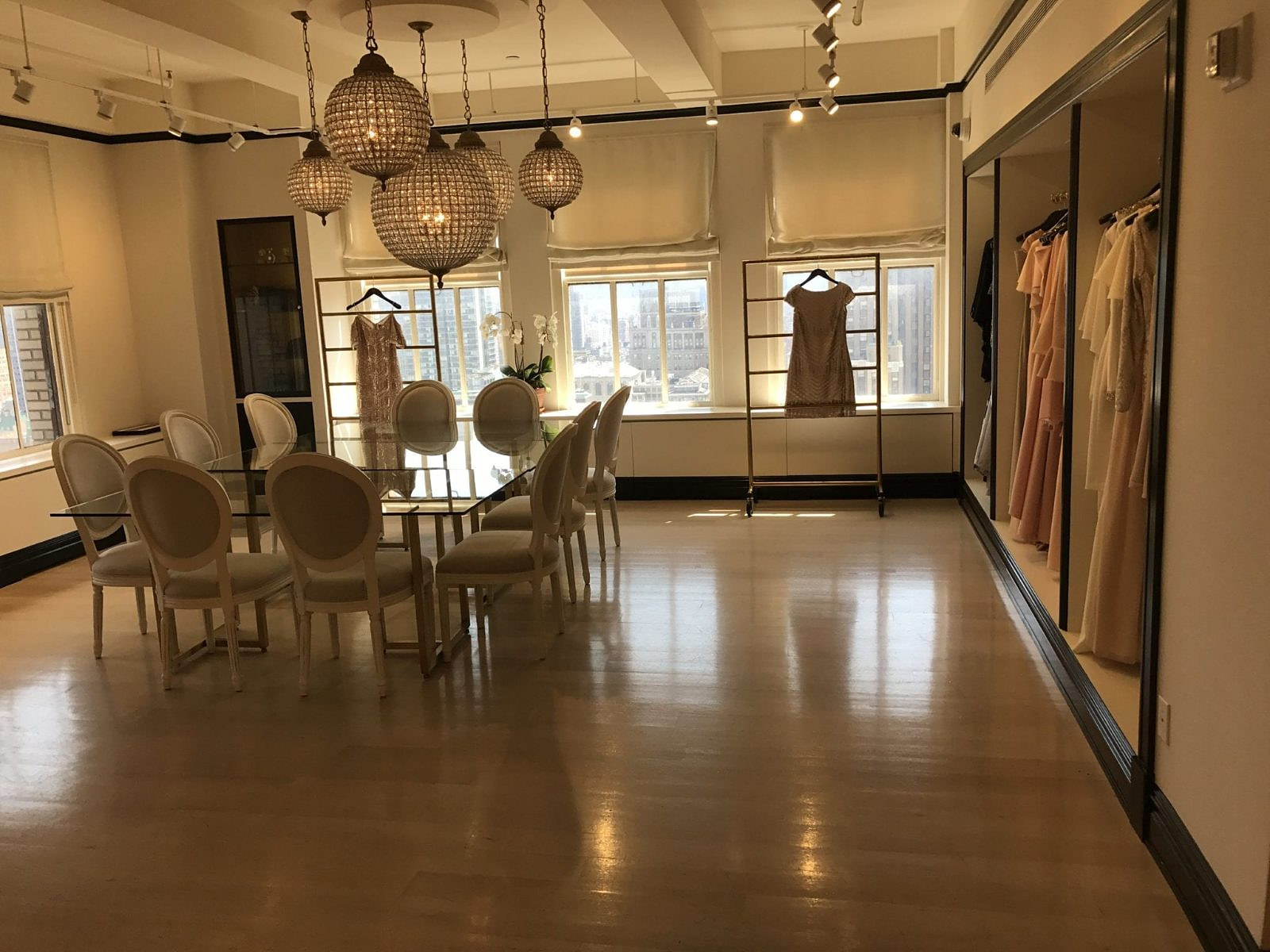 512 7th Avenue Showroom, fashion showroom interior in Manhattan built by AIK Renovations, New York general contractor (photo 2 of 2)