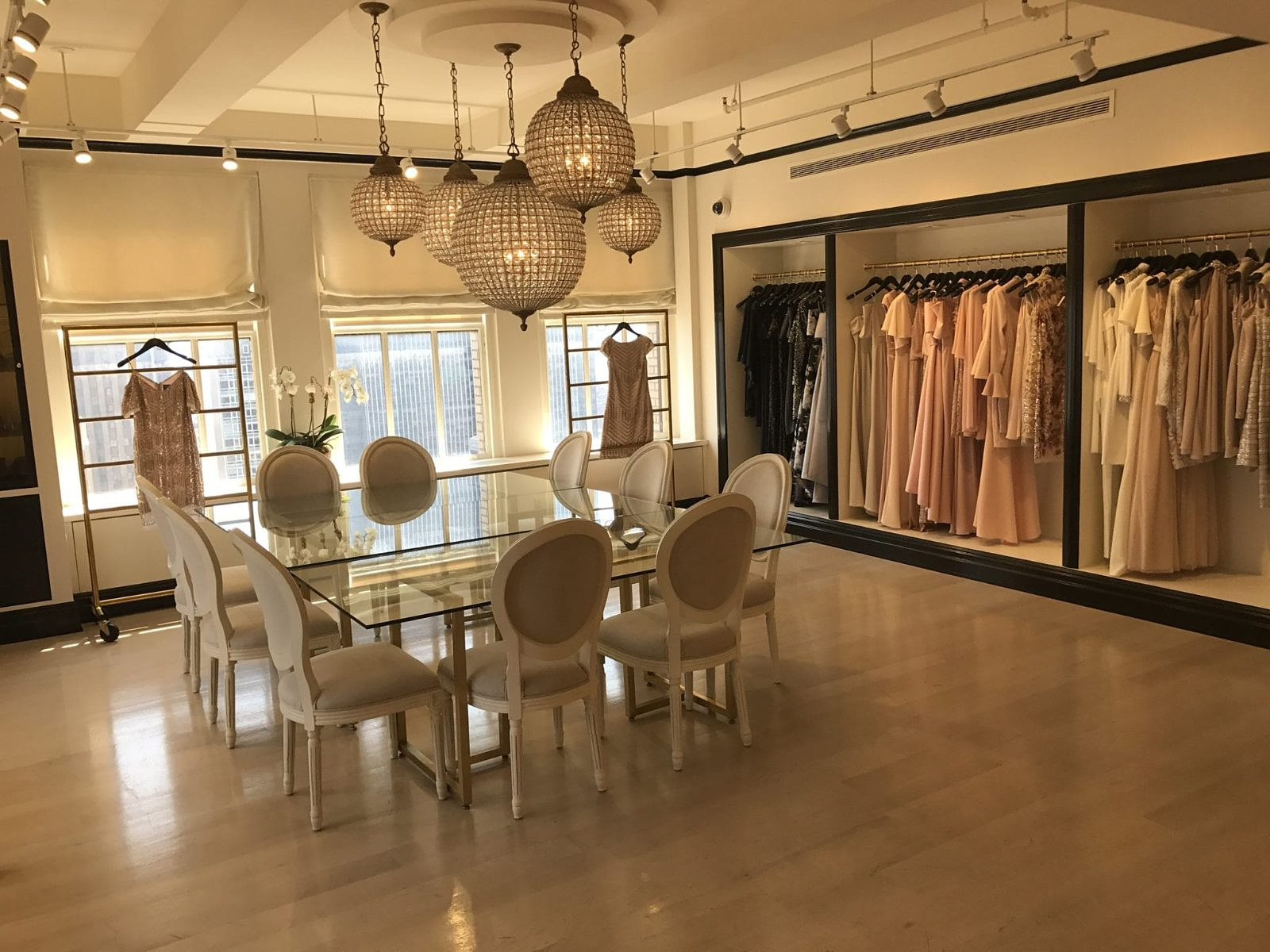 512 7th Avenue Showroom, fashion showroom interior in Manhattan built by AIK Renovations, New York general contractor (photo 1 of 2)