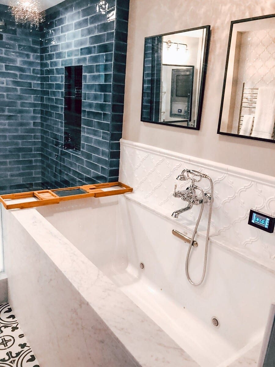 Celebrity Apartment, residential interior in New York City built by AIK Renovations, New York general contractor (photo 3 of 5)