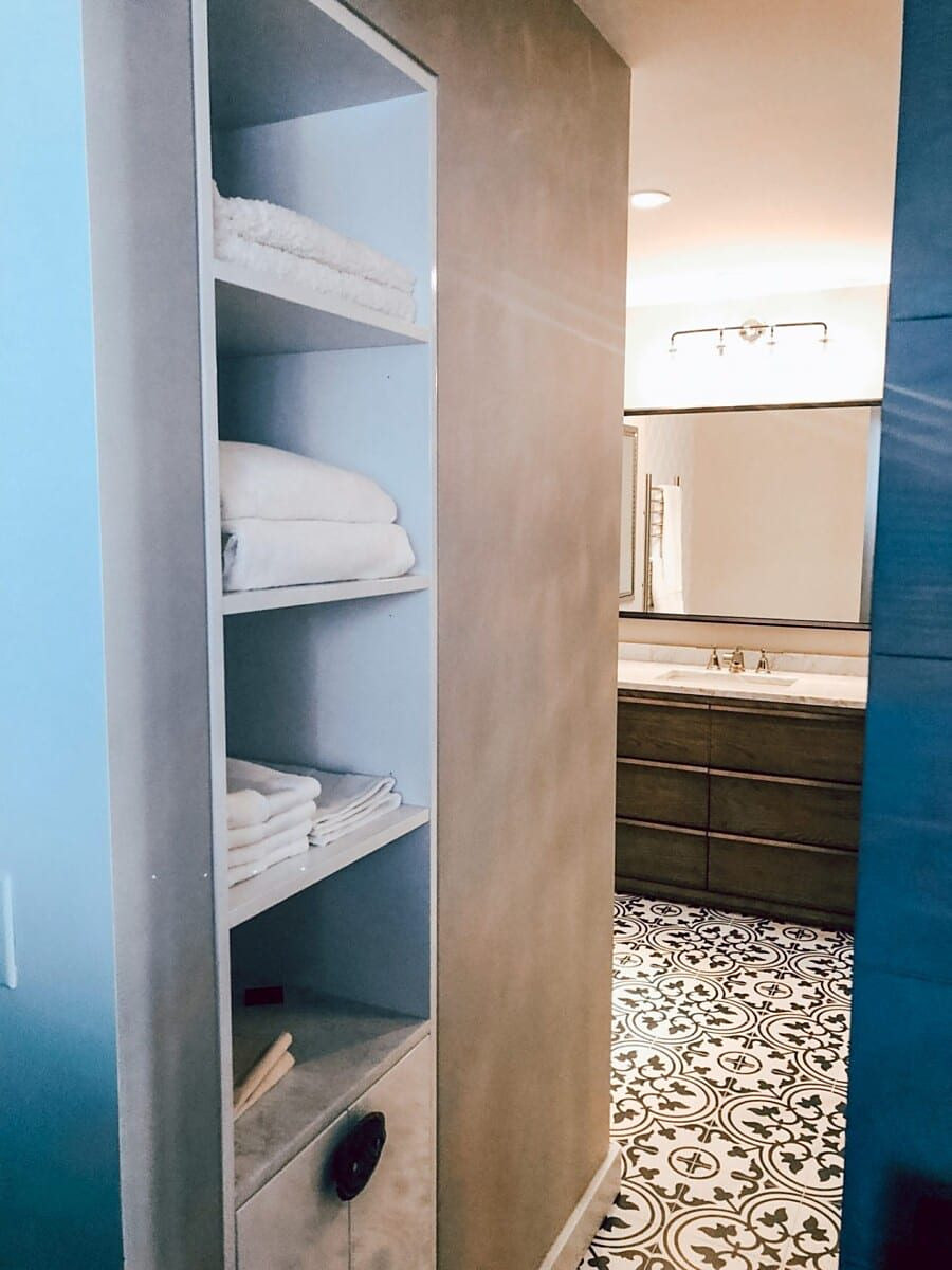 Celebrity Apartment, residential interior in New York City built by AIK Renovations, New York general contractor (photo 4 of 5)