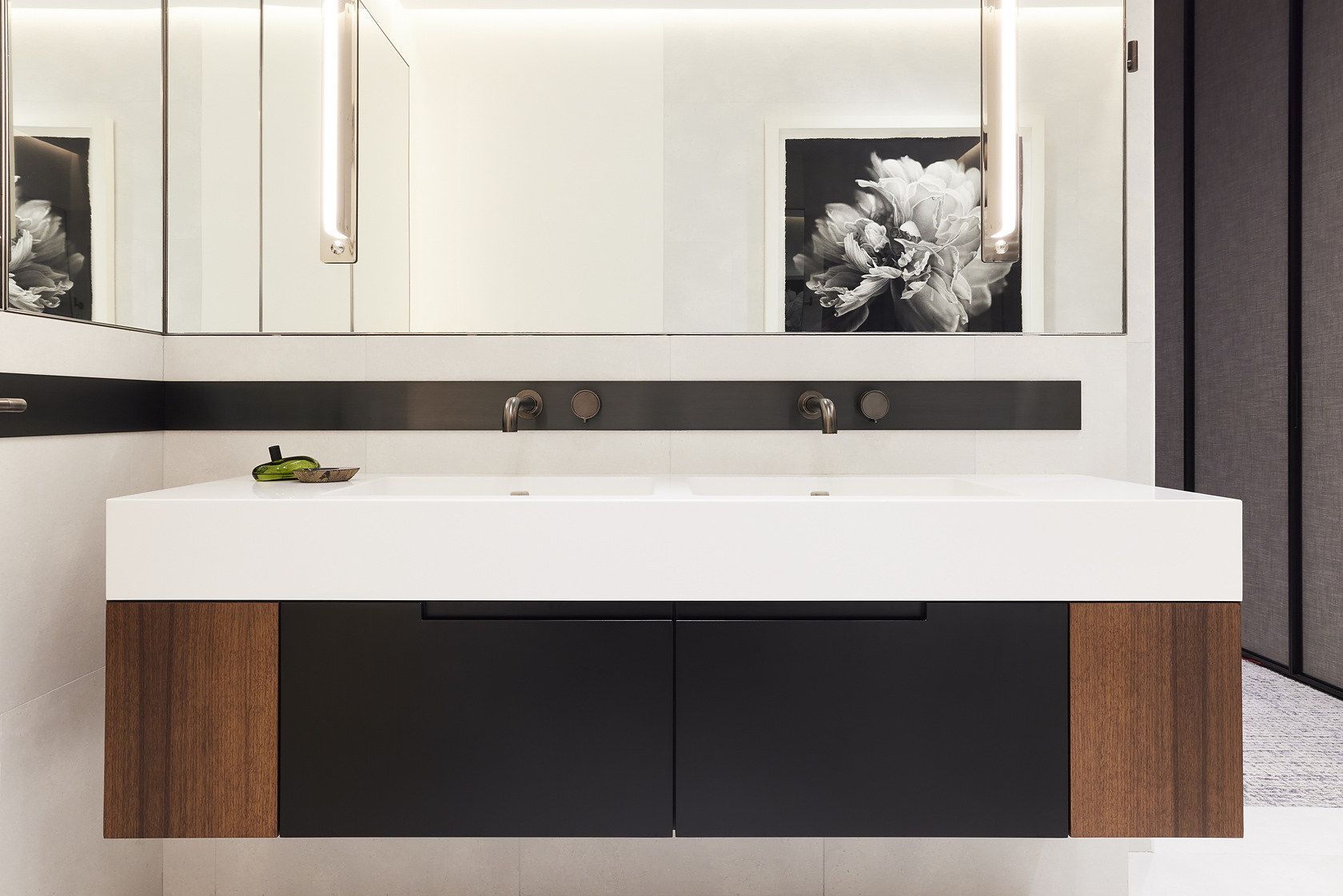 Chelsea Master Suite, residential interior in Manhattan built by AIK Renovations, New York general contractor (photo 5 of 9)