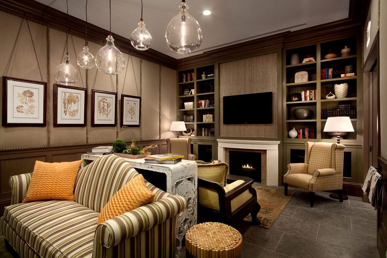 Woodwork by AIK Renovations: Hotel Chandler, Manhattan