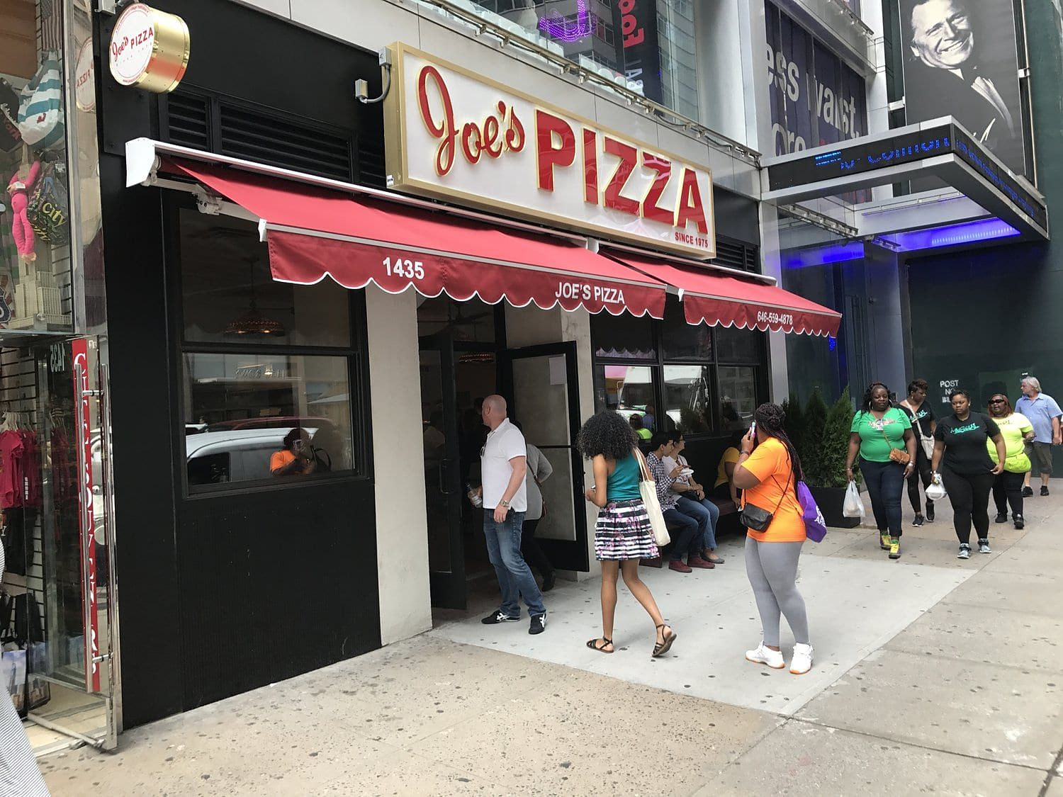 Joe's Pizza, restaurant interior in Manhattan built by AIK Renovations, New York general contractor (photo 1 of 3)