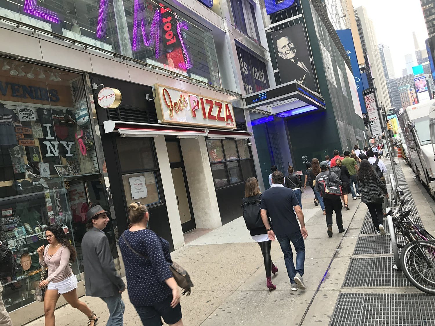 Joe's Pizza, restaurant interior in Manhattan built by AIK Renovations, New York general contractor (photo 2 of 3)