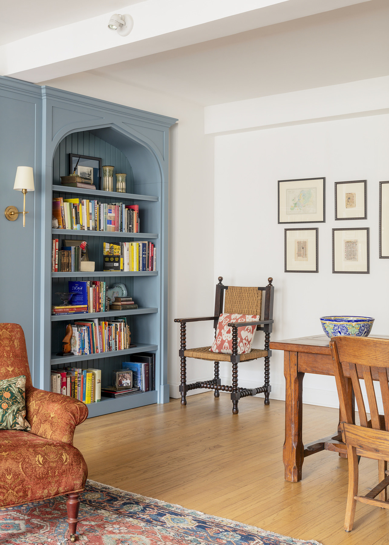 Midtown Residence, residential interior in Manhattan built by AIK Renovations, New York general contractor (photo 4 of 8)