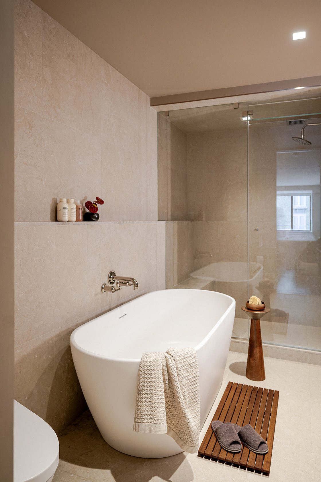 Murray Hill Residence, residential interior in Manhattan built by AIK Renovations, New York general contractor (photo 8 of 9)