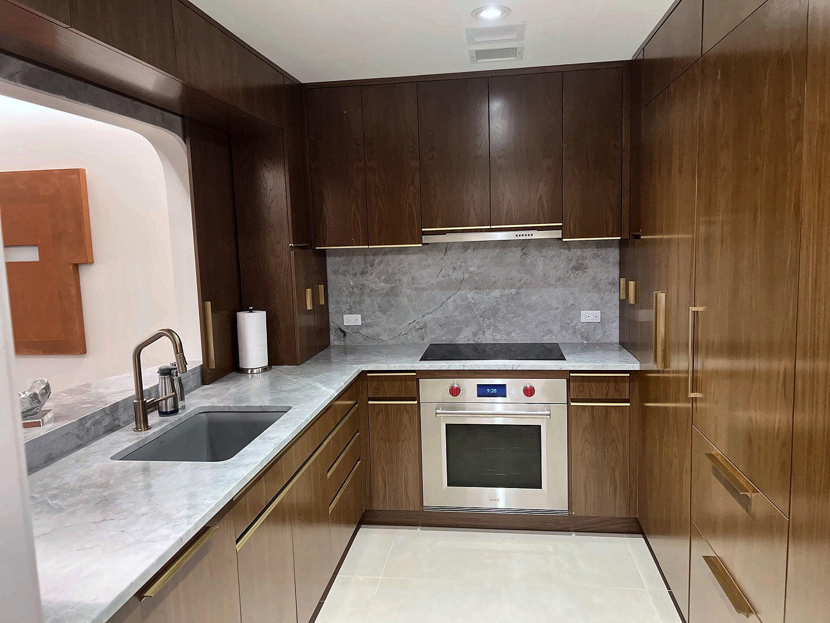 Olympic Tower Residence, residential interior in Manhattan built by AIK Renovations, New York general contractor (photo 4 of 6)