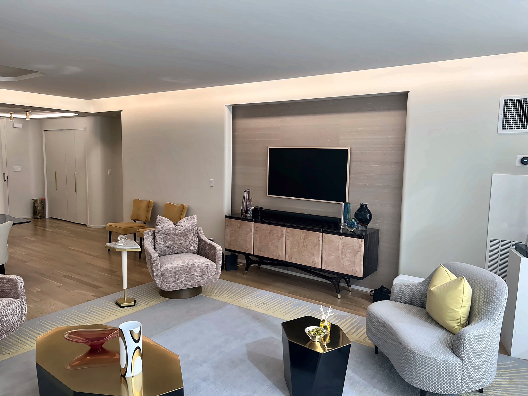 Olympic Tower Residence, residential interior in Manhattan built by AIK Renovations, New York general contractor (photo 5 of 6)