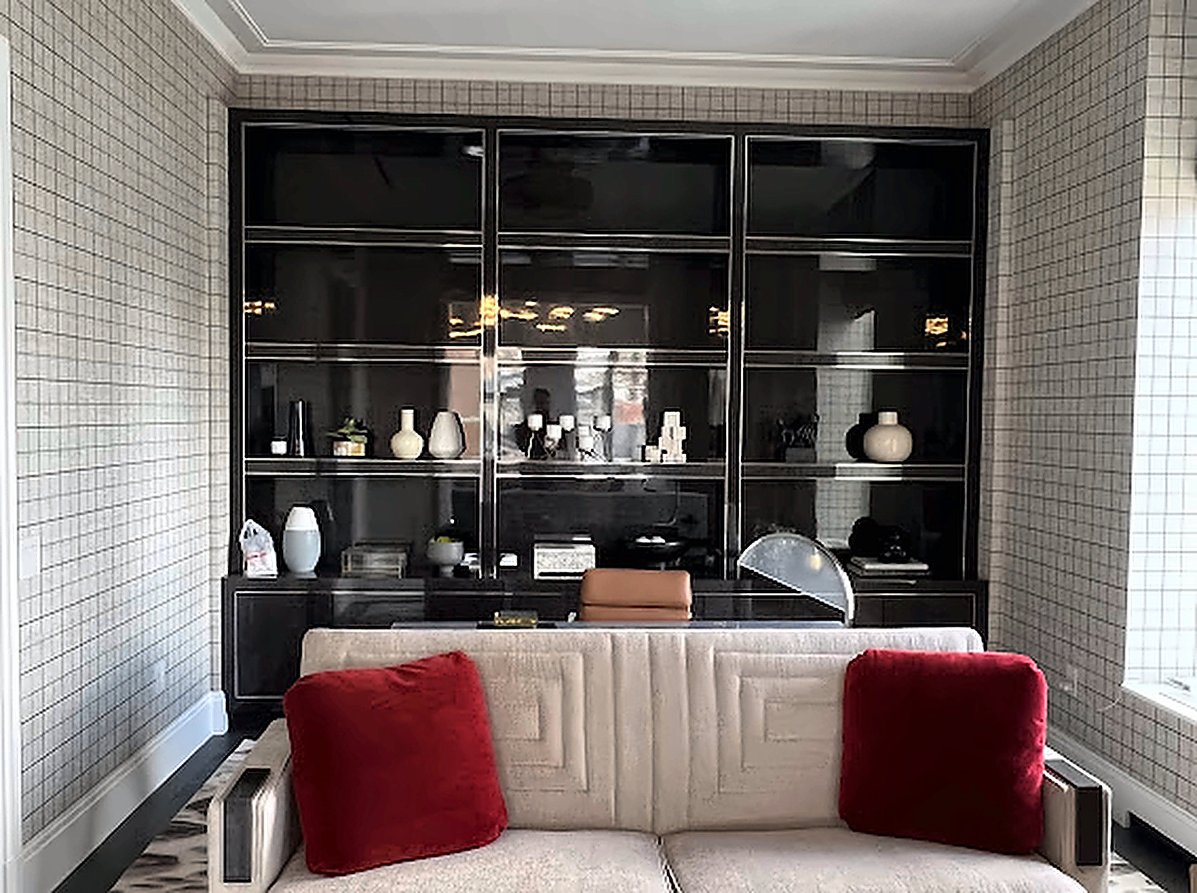 Park Avenue Apartment, residential interior in Manhattan built by AIK Renovations, New York general contractor (photo 4 of 6)