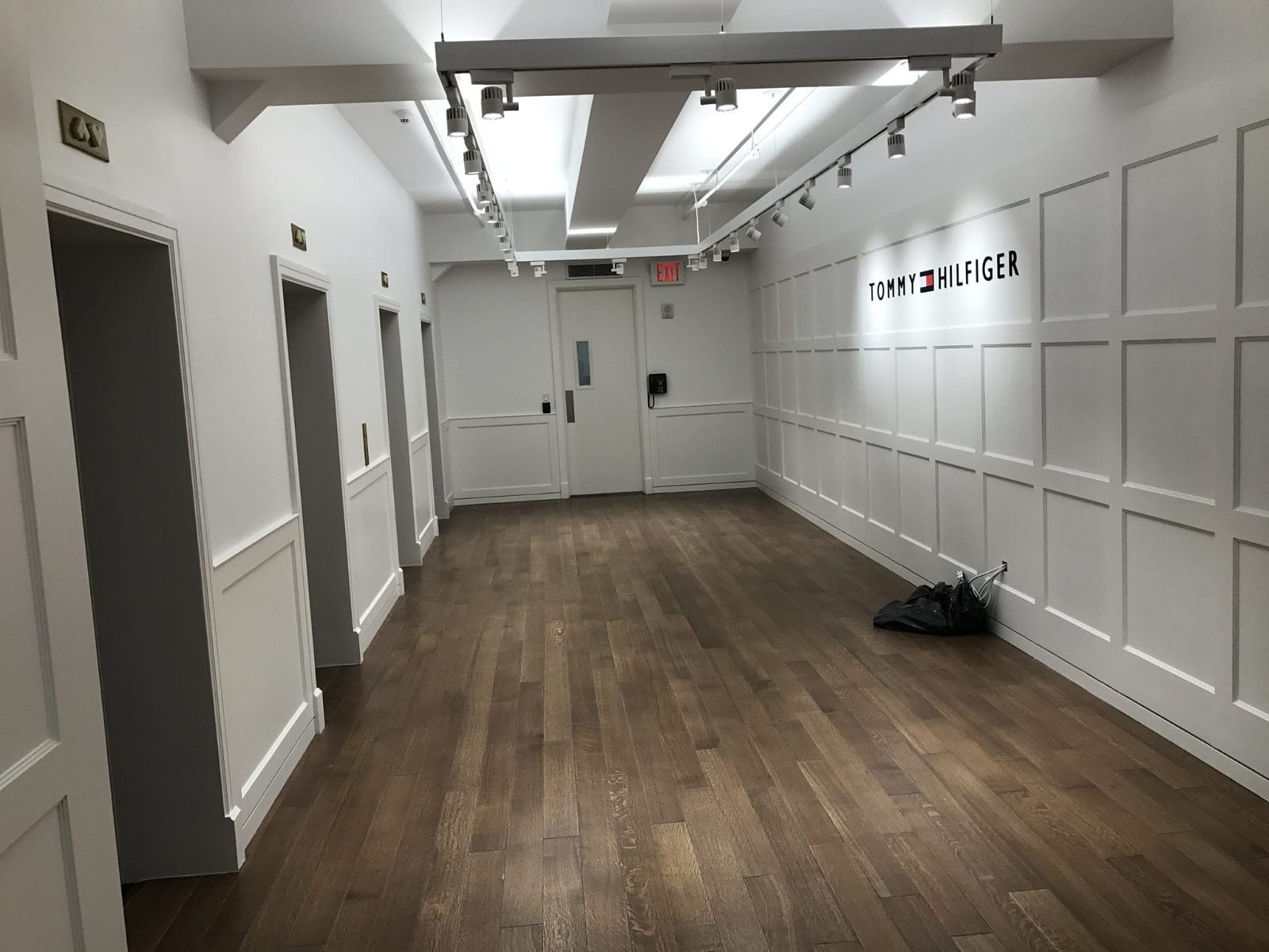Tommy Hilfiger, fashion showroom interior, New York built by AIK Renovations, New York general contractor (photo 5 of 6)