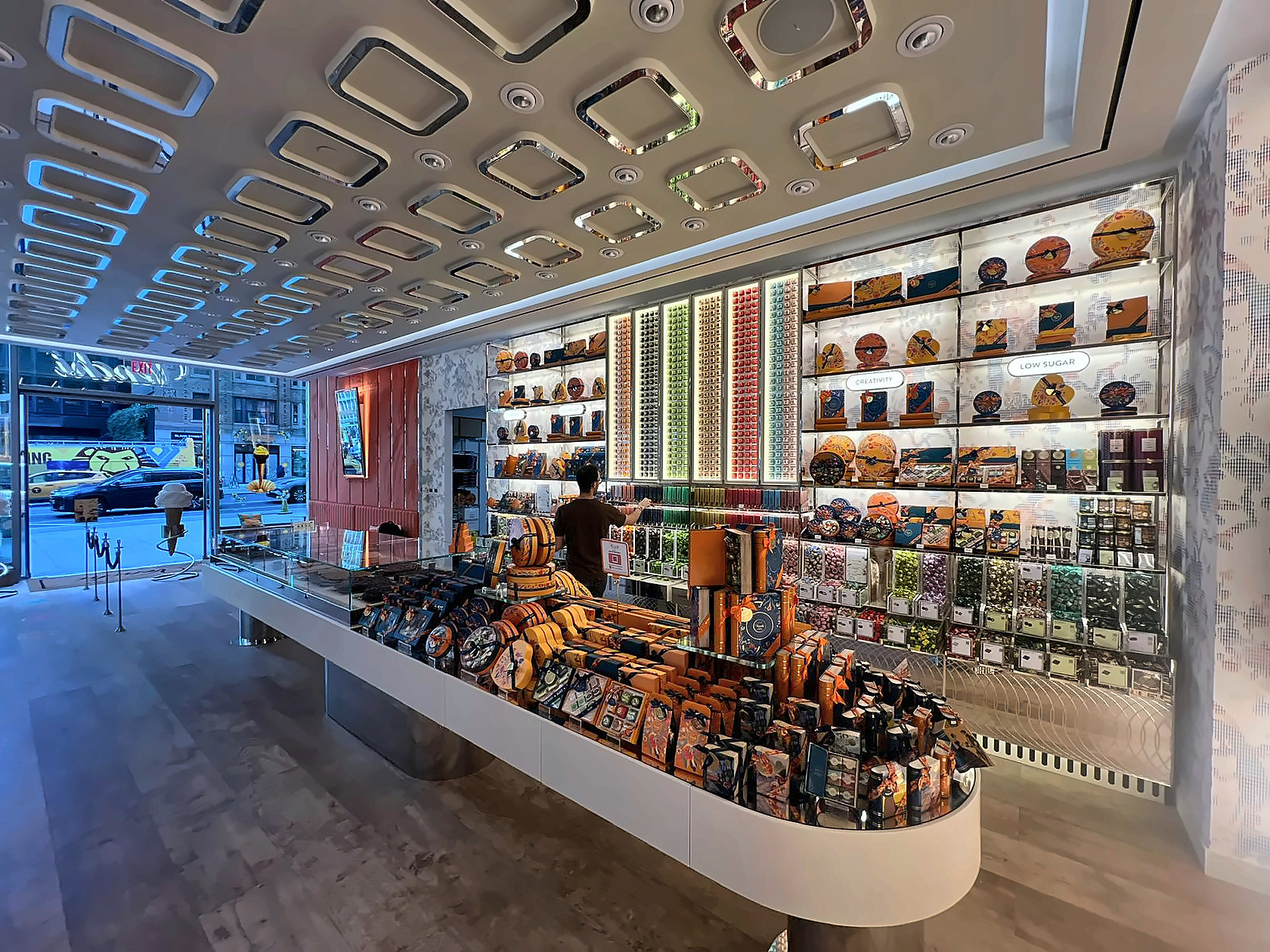 Venchi 7th Avenue, retail store interior in Manhattan built by AIK Renovations, New York general contractor (photo 2 of 6)