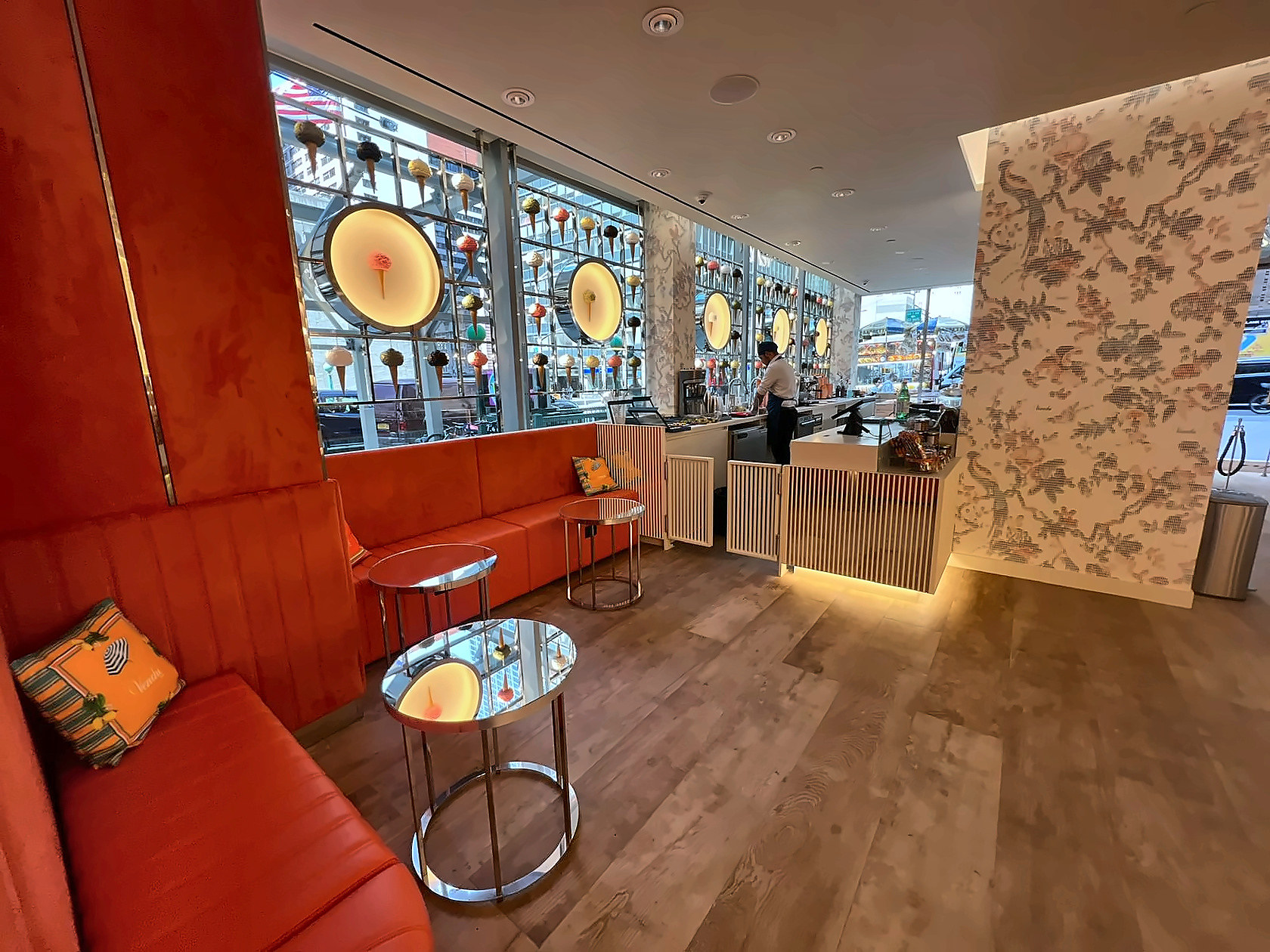 Venchi 7th Avenue, retail store interior in Manhattan built by AIK Renovations, New York general contractor (photo 4 of 6)